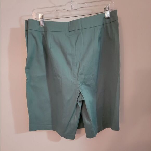 ⬇️⬇️⬇️Chadwick's Three Button Skort - Picture 2 of 7